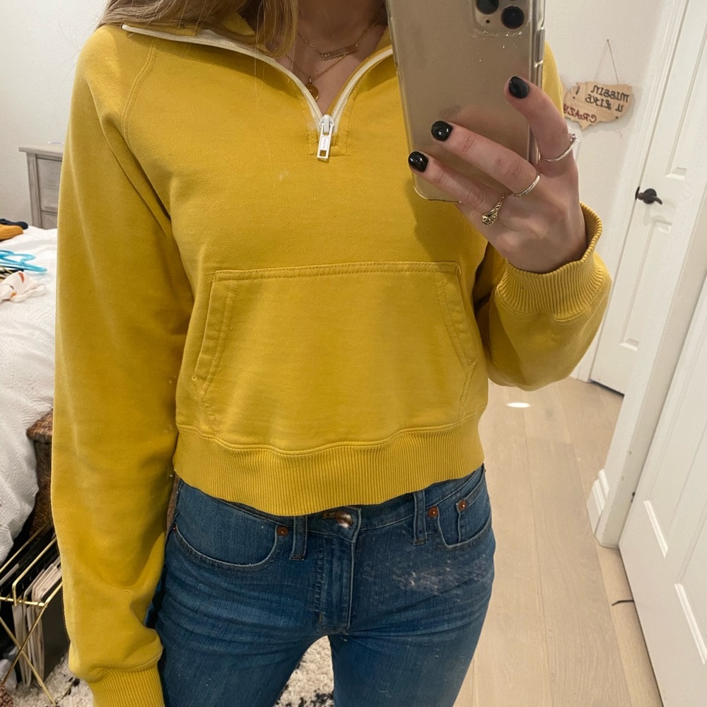 ✅SOLD✅Yellow cropped sweatshirt  Brandy Melville